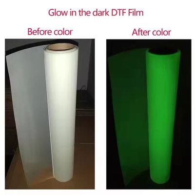 Film de transfert de chaleur noctilucide lumineux lumineux vert Lumière dans l'obscurité Film en PET DTF pour T-shirts Impression spéciale de logo